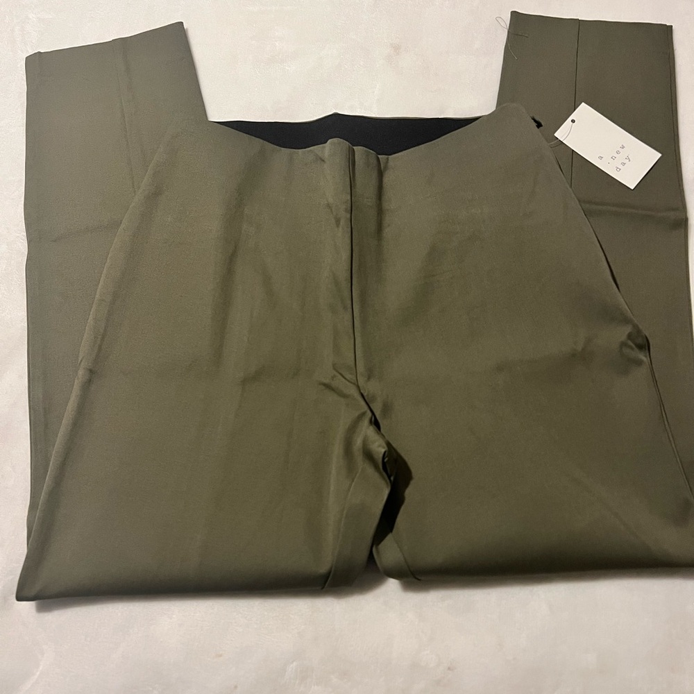 Women’s a new day size 6 Olive Green Stretch Dress Pants NWT